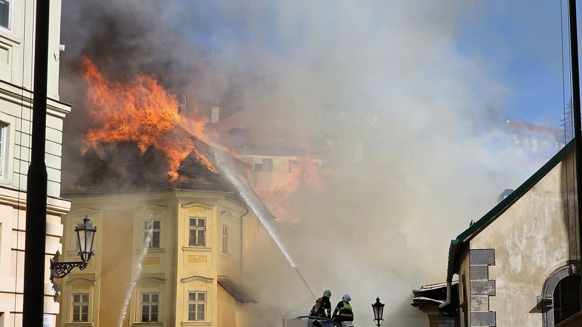 V historickém centru Banské Štiavnice vyhořelo sedm domů. Škody jsou nepředstavitelné